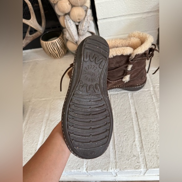 Ugg Caspia Ankle Short Shearling Leather Brown Lace Up Boots Womens Sz 8 - Picture 4 of 11